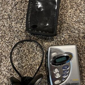 VTG Sony Walkman WM-FX467 Cassette & AM/FM - Works Great